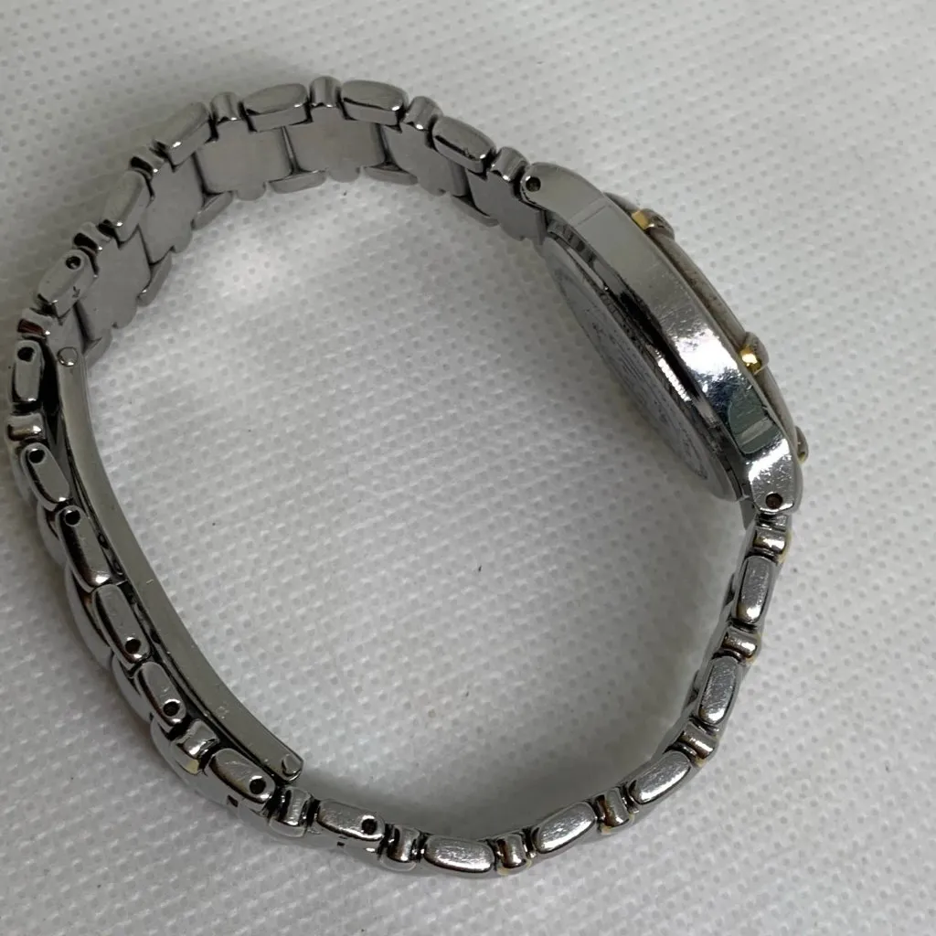 ESQ Esquire Swiss women’s vintage watch two tone white dial 26mm size 6” running - Image 9