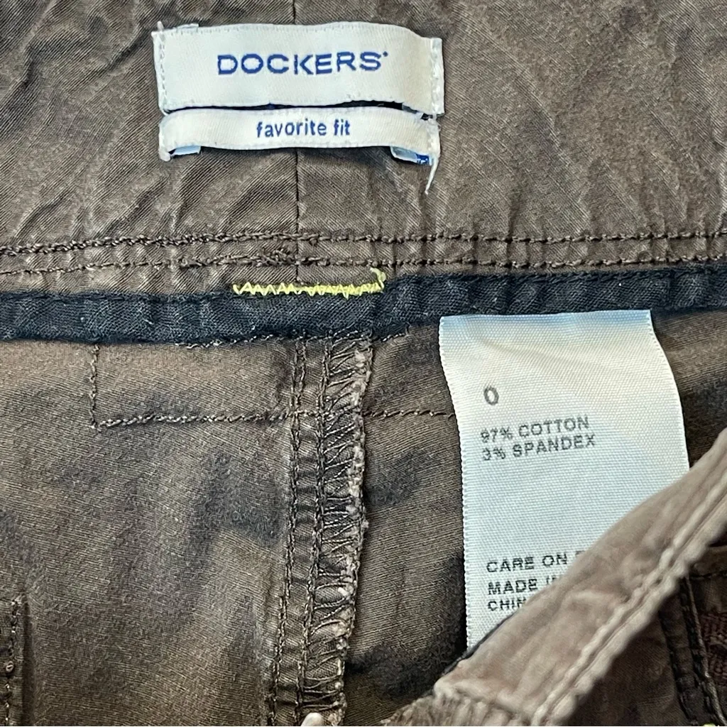 Dockers Women's Tan Cargo Shorts - Image 5