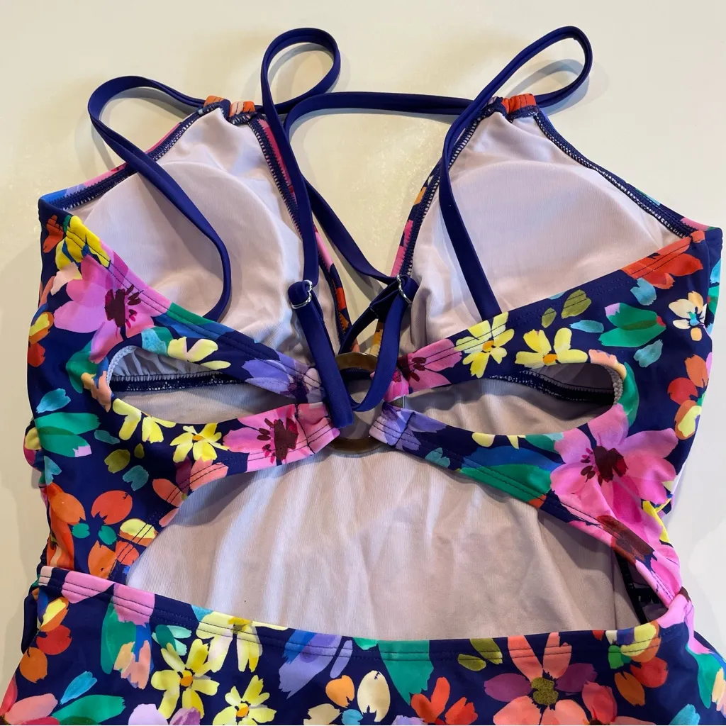 Cupshe Ditsy & Petals Back Round O One-Piece Swimsuit size Medium Padded Cups - Image 4