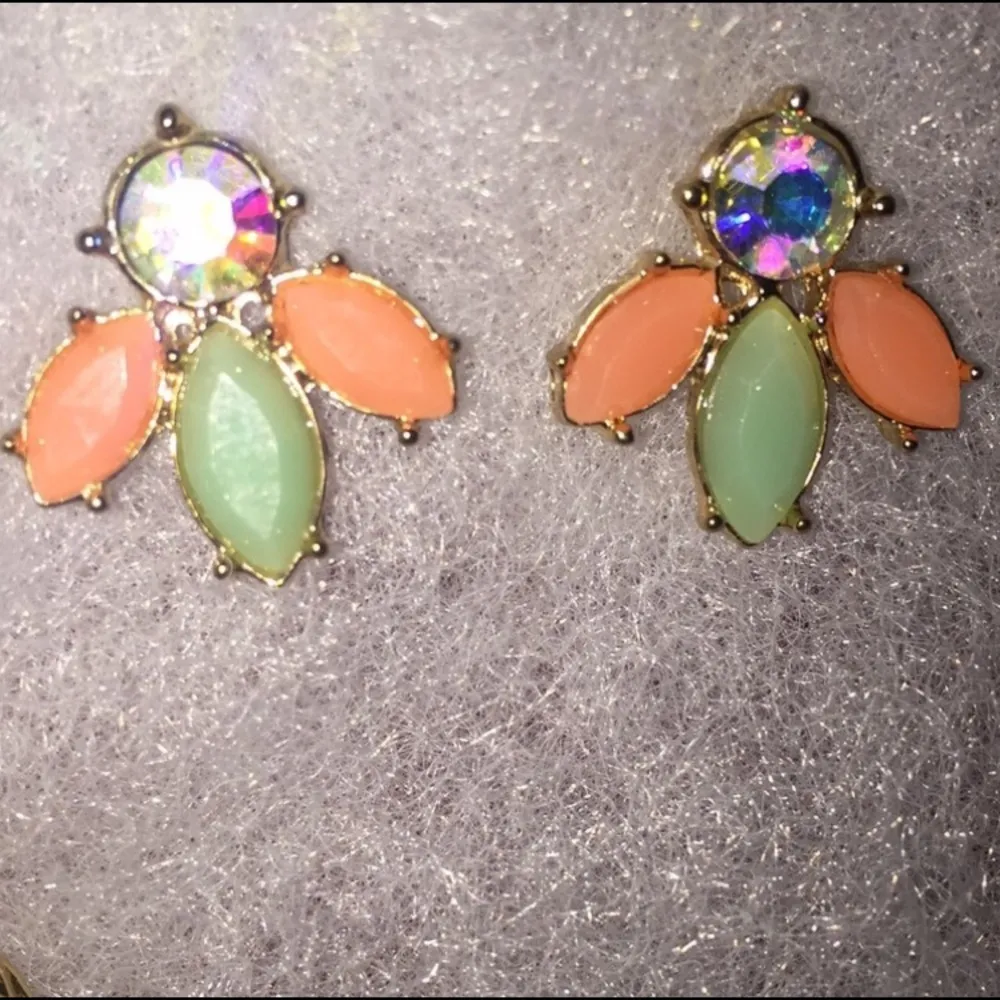 Lot of 2 Colorful Pastel Teardrop Earrings $8 Each Green - Image 5