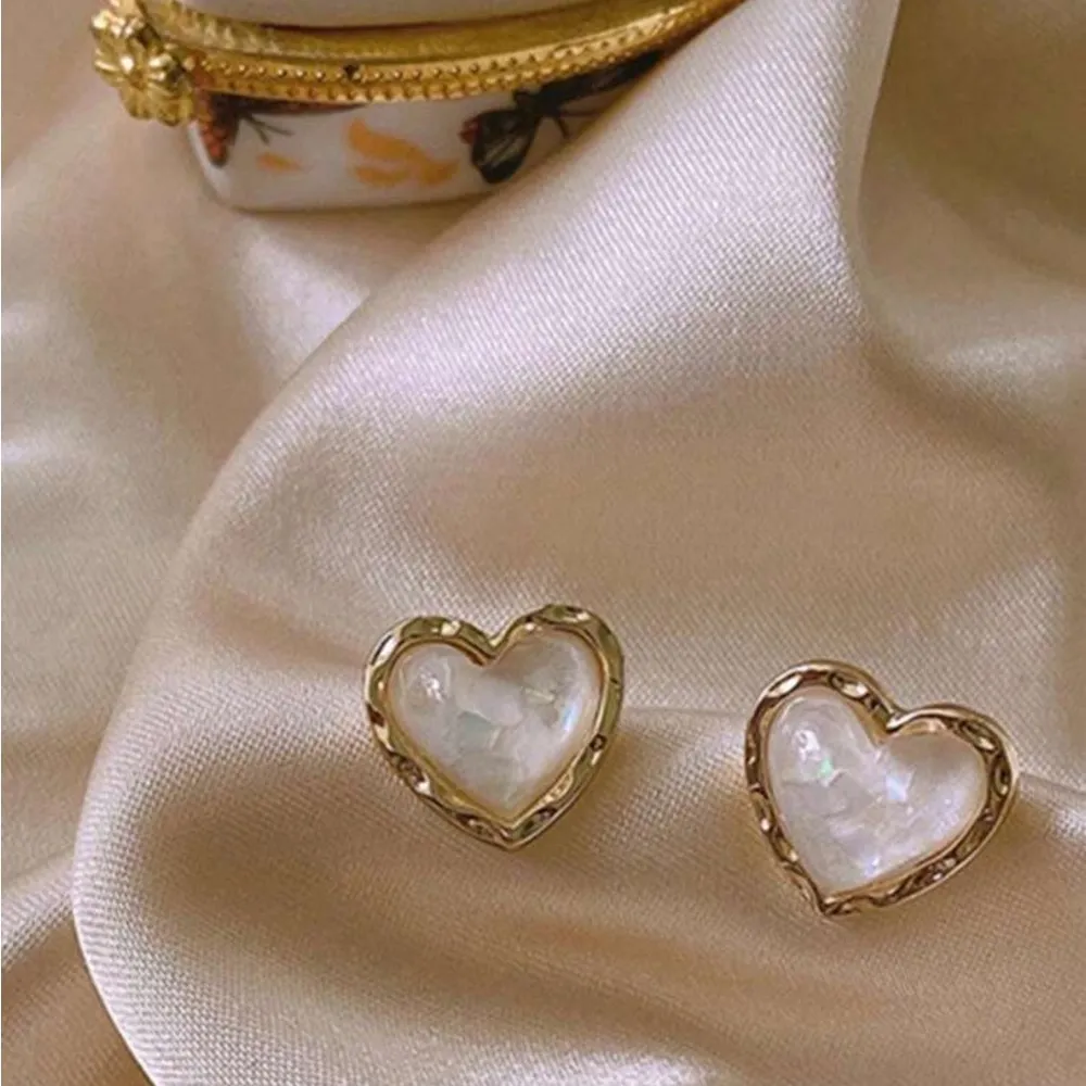Elegant Gold Heart Earrings - Image 2