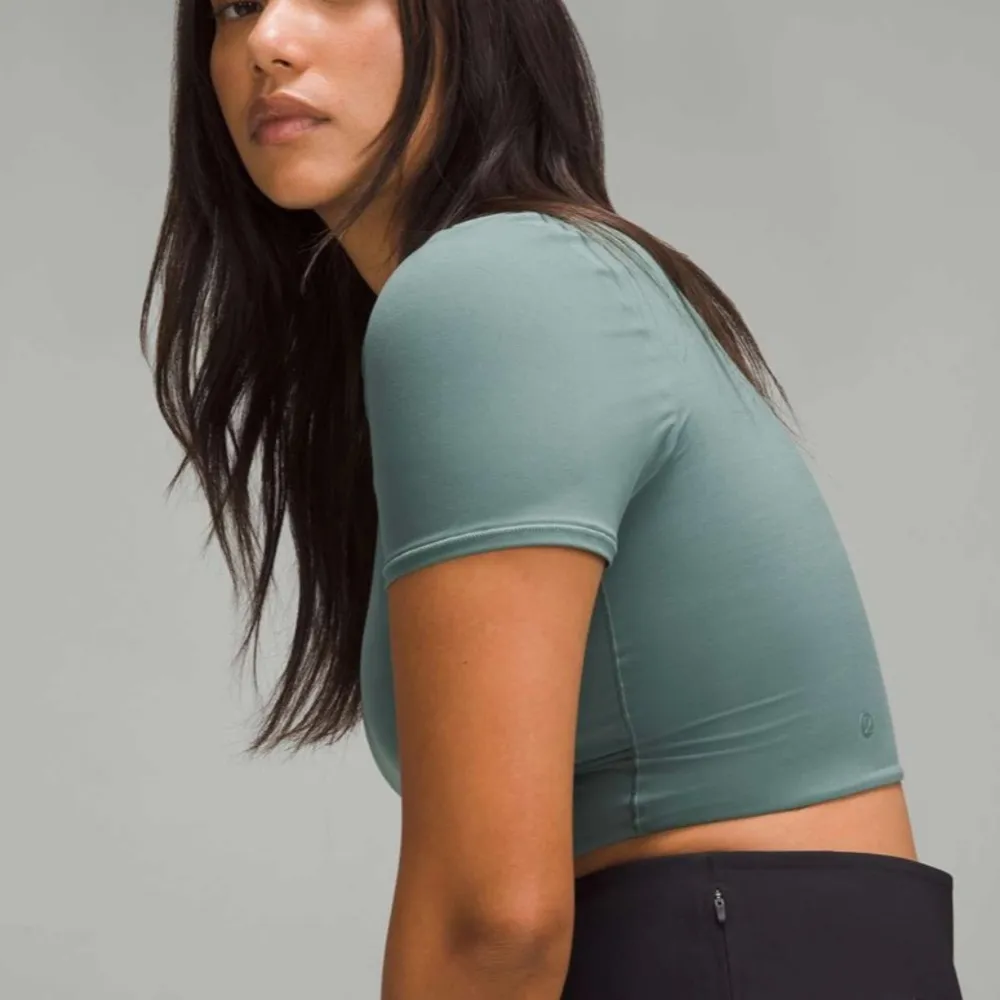 Retired Lululemon Nulu Crewneck Cropped T-Shirt Medium Forest Green Rare Sz S - Image 2