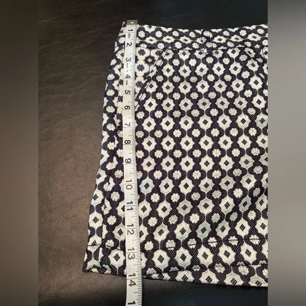 LOFT Patterned Women Shorts size 10 - Image 7
