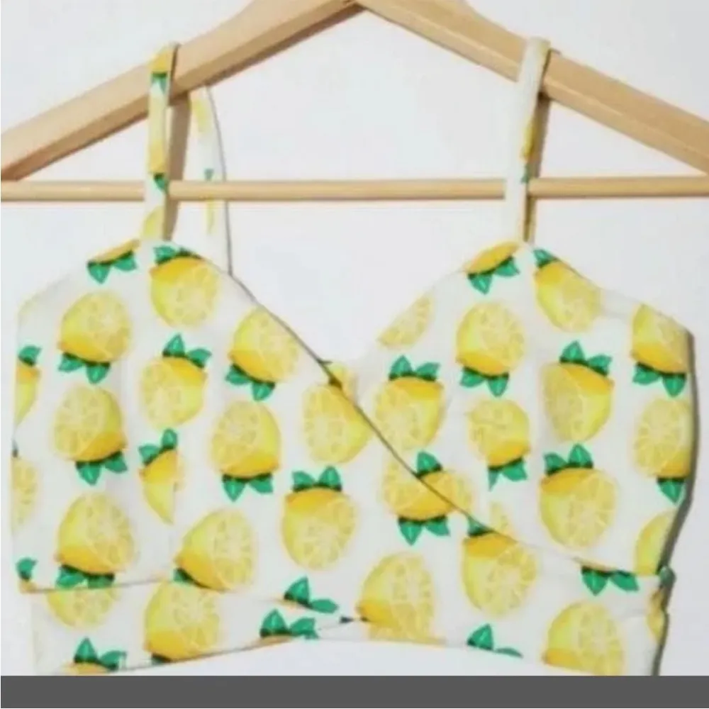 Kimchi Blue Wrap Cami Crop Top lemon print size XS - Image 4