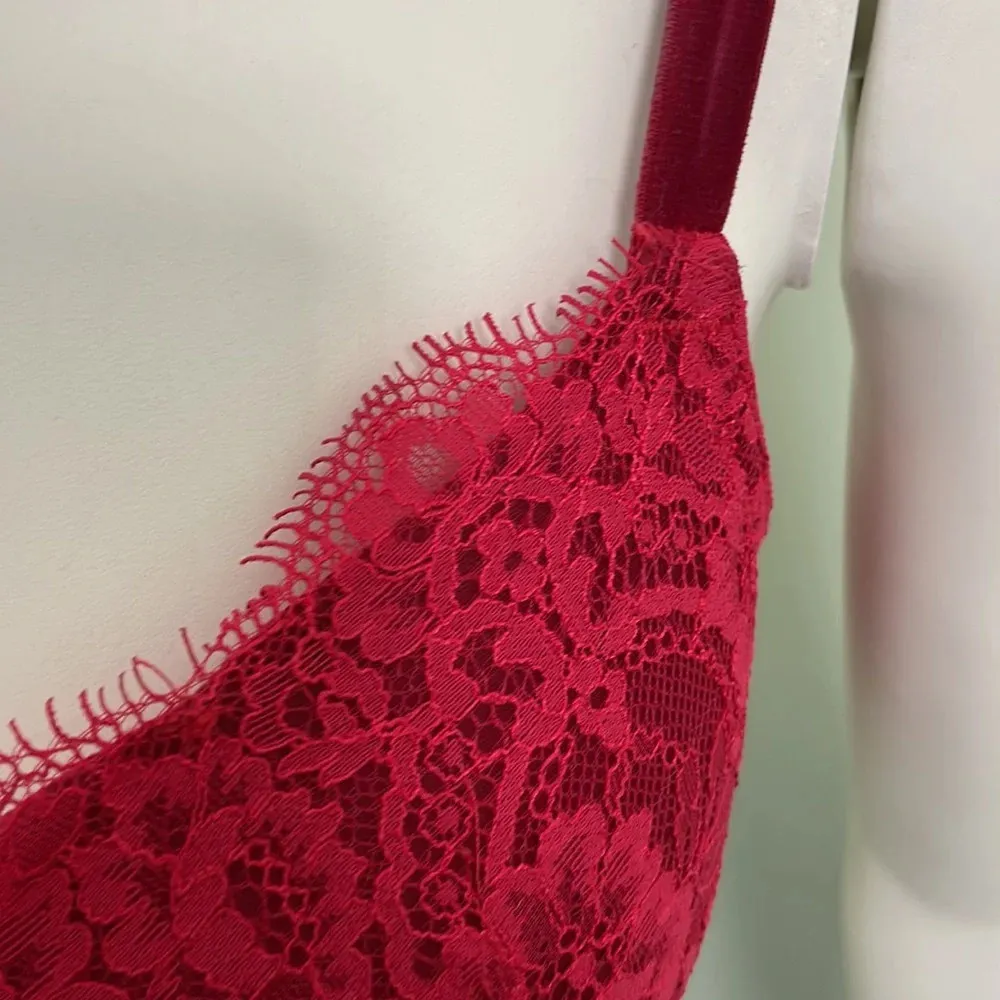 Victoria's Secret Dream Angels Cherry Red Padded Lace Pushup Bra - Image 3