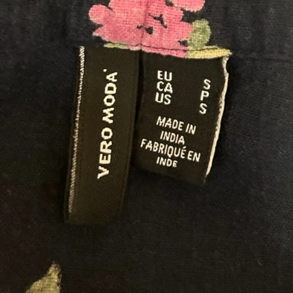 Vero Moda Navy Blue Pink Floral V Neck Ruffle Short Sleeve Blouse Top Size S - Image 3