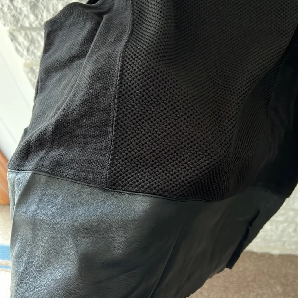 Banana Republic Half leather - Image 3