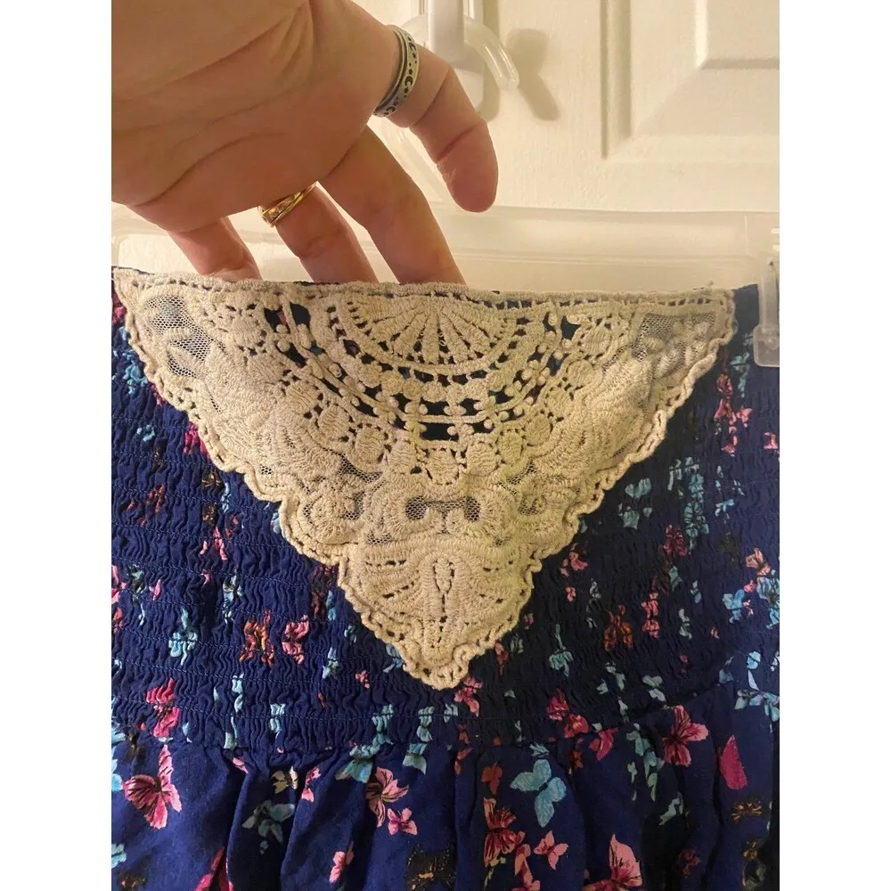 Strapless butterfly smocked crochet bust tank top size x-large y2K - Image 2