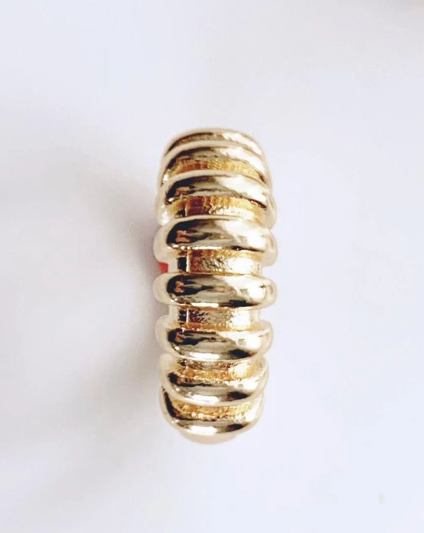 Boutique Gold Twist Ring  - Image 5