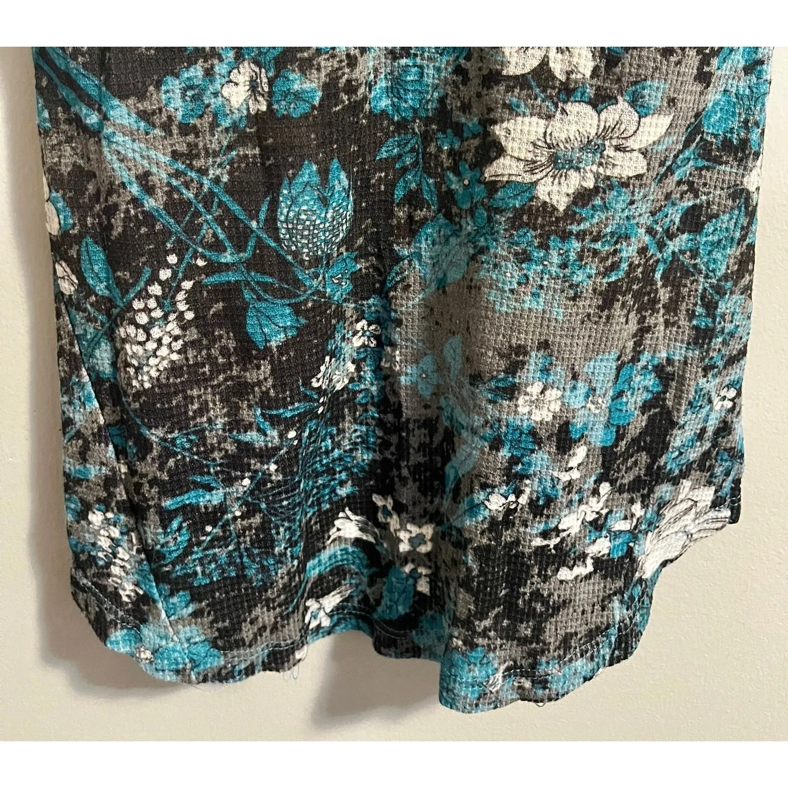 Rare Vintage Y2K Free People V Neck T-shirt Teal Grey White Flowers Women's sz S - Image 5