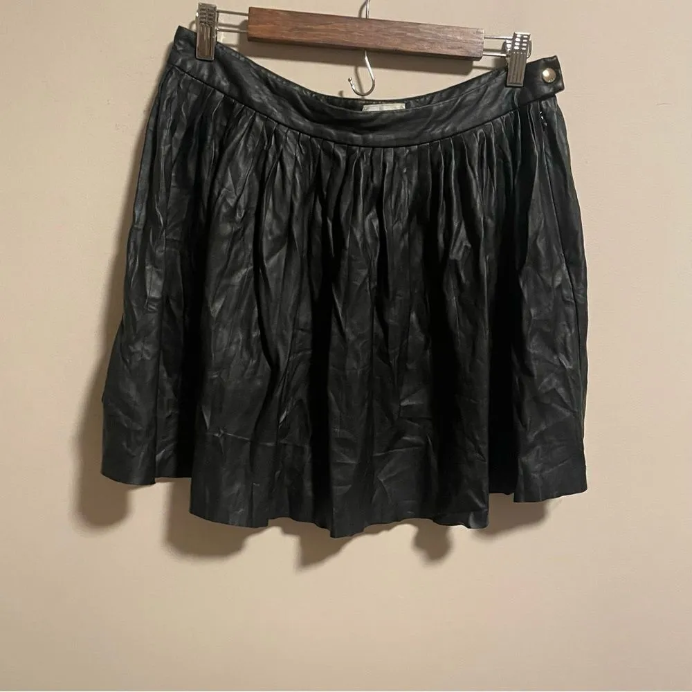 Aritzia Wilfred Le Fou Pleated Vegan Leather Skirt Black- Size 10 - Image 3