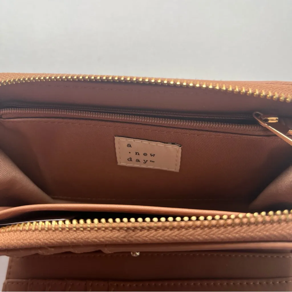 Elegant Brown Women's Clutch - Image 4