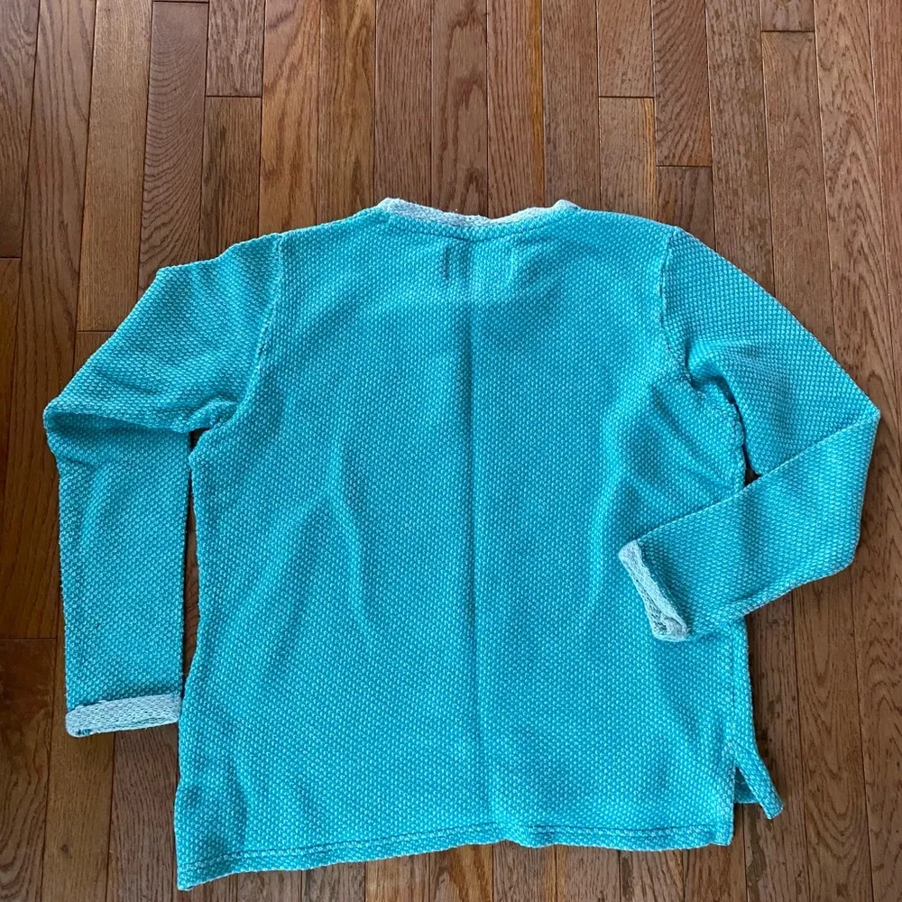 light blue and white 100% cotton crewneck pullover - Image 9
