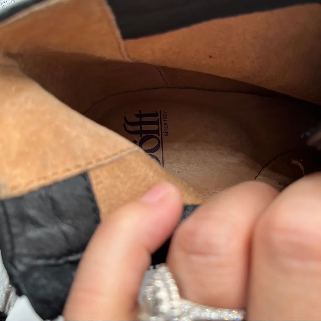 NWOB Sofft Corlea Laceup Bootie black leather size 9.5M lace block heel - Image 8