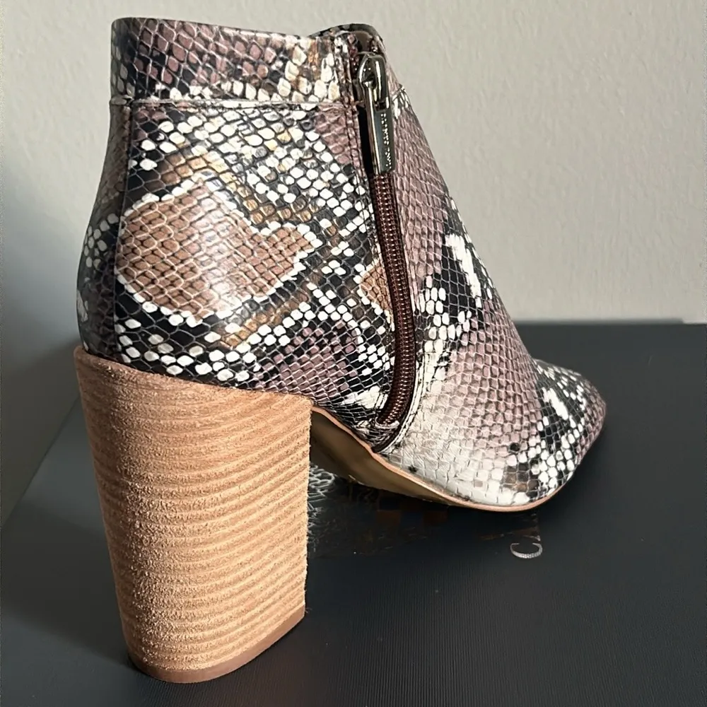 New Vince Camuto Fedrilla Peep Toe Snake Print Embossed Block Heel Bootie - Image 3