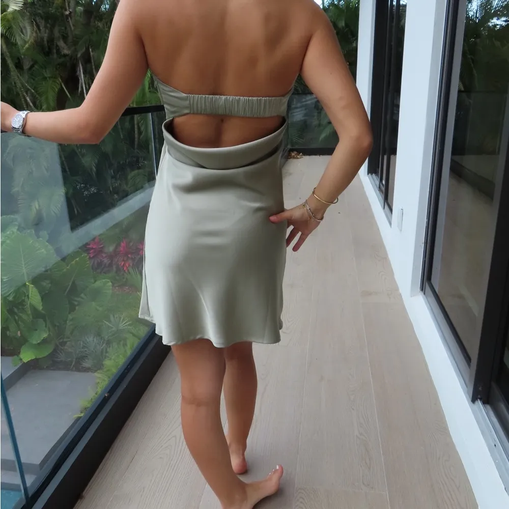 Princess Polly Strapless Green Dress - Image 2