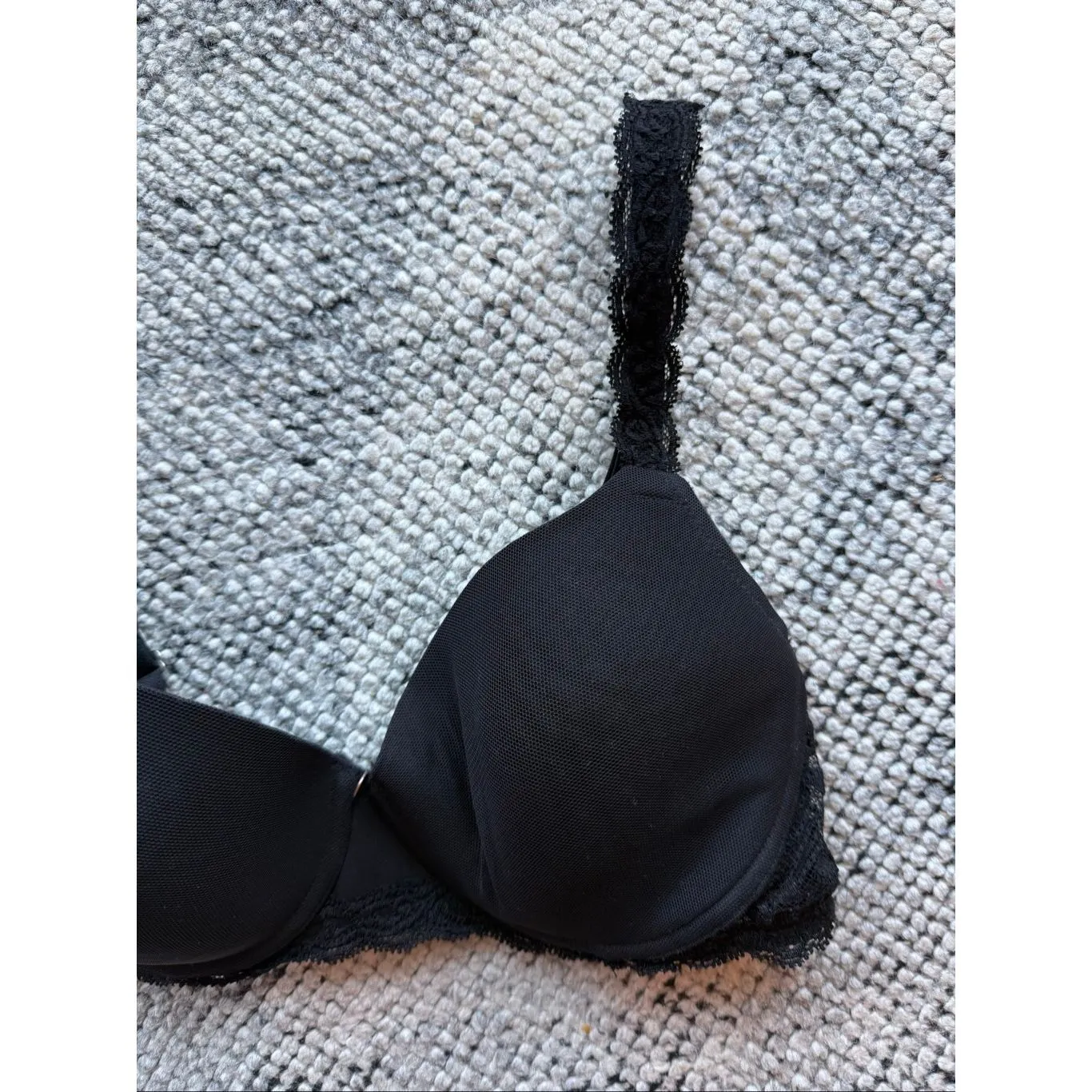 32D Natori Black Lace Full Coverage Bra - Image 2