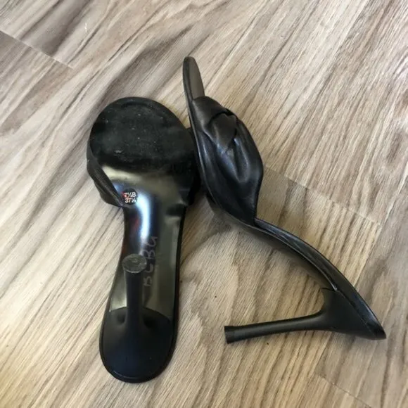 BCBG Paris Knot Leather Kitten Heels Sandals‎ Black Size 7.5 - Image 2