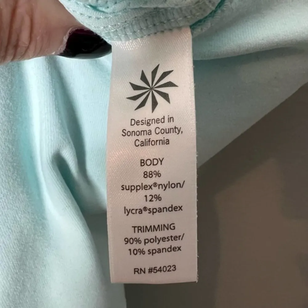 Athleta Daydreamer Support Racerback Tank Top shelf bra UPF 50+ aqua size small - Image 4