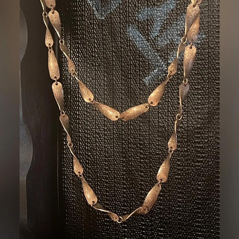 Vintage necklace Tortolani Links Brushed Gold tone long infinity Strand chain - Image 10