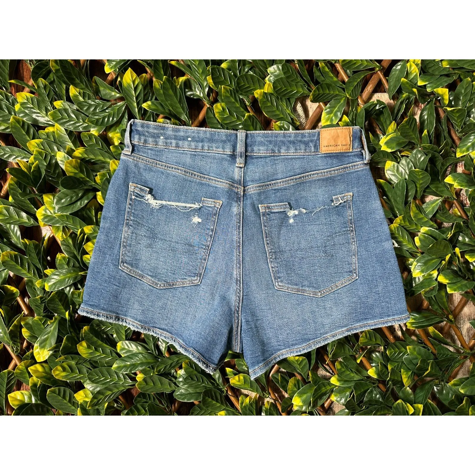 American Eagle Denim Mom Short Size 8 - Image 2