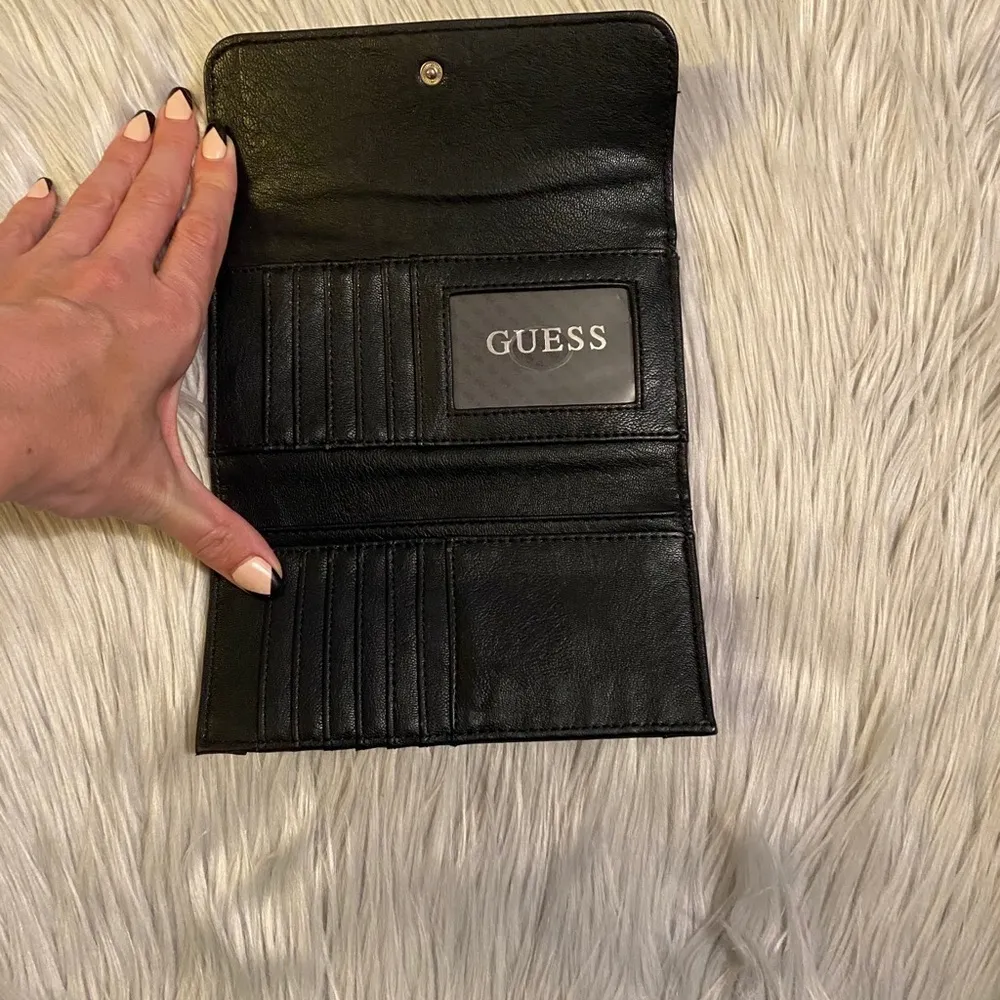 🆕 Guess Black with Tan Accent Buckle on Front Wallet - Image 8