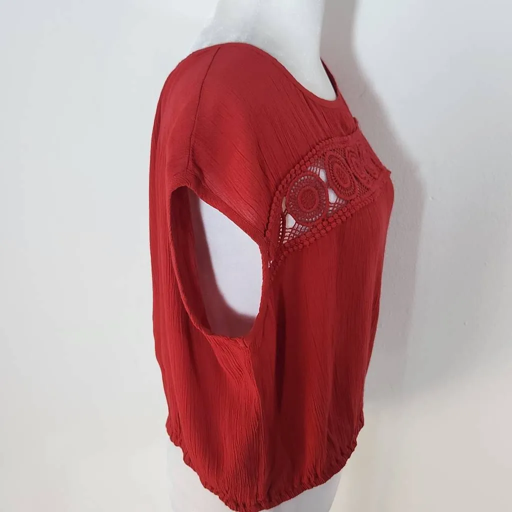 Band of Gypsies Red Sleeveless Crop Top with Crochet Lace NWT Size Medium - Image 4