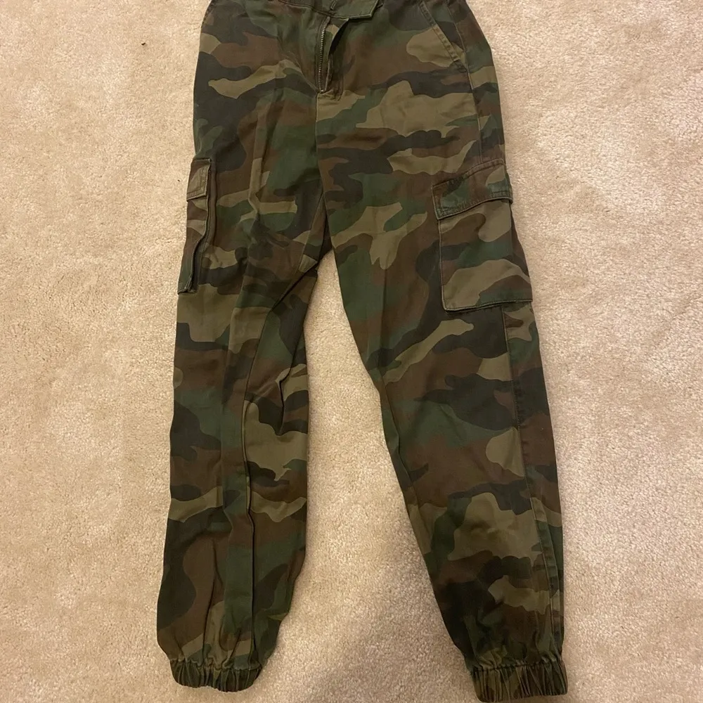 Forever 21 Camo cargo jeans/joggers - Image 2