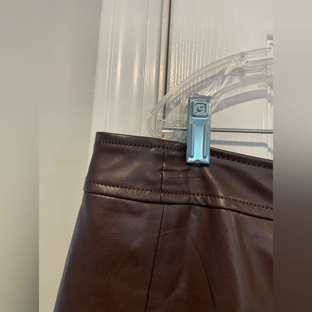 NWT Crissrexo Size XXXL Brown Faux Leather Front Zip Asymmetrical Mini Skirt - Image 4
