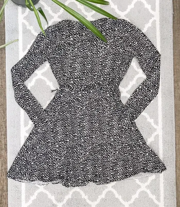 Black And White Wrap Mini Dress - Image 4