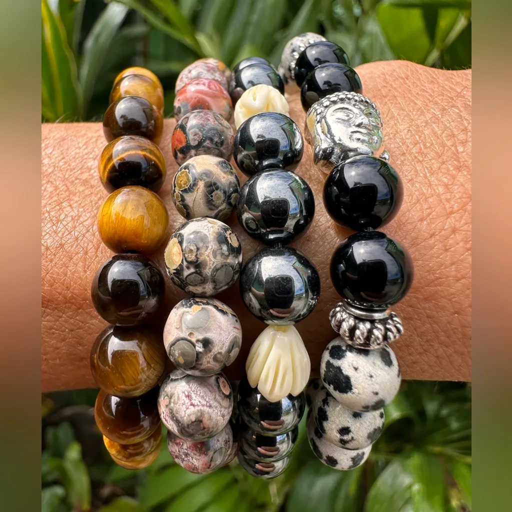 183A Hematite & Pikake Shell Bead 8mm Bracelet Black - Image 3