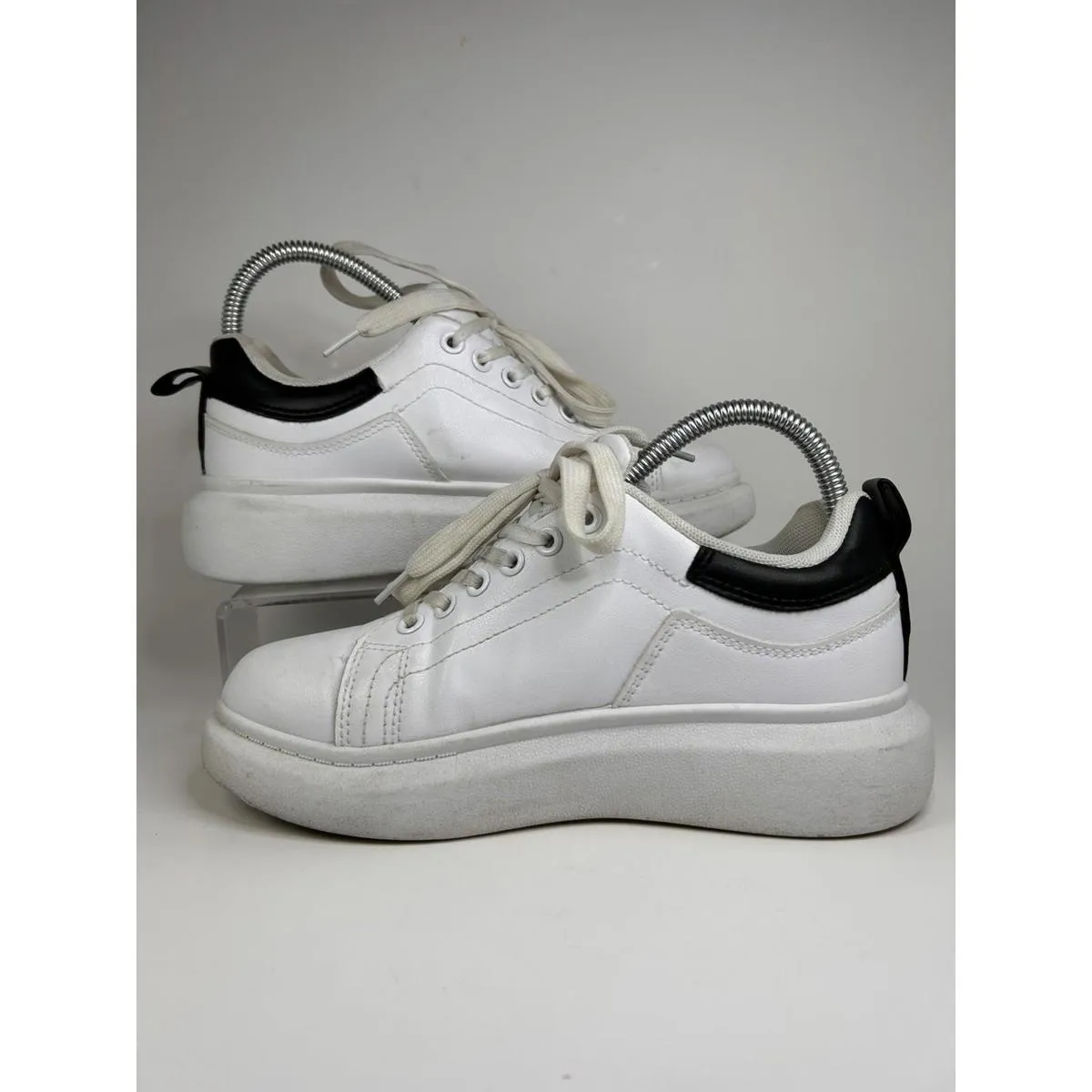 ShoeDazzle Riannon Fashion Sneakers White, US Sz 6 White - Image 5