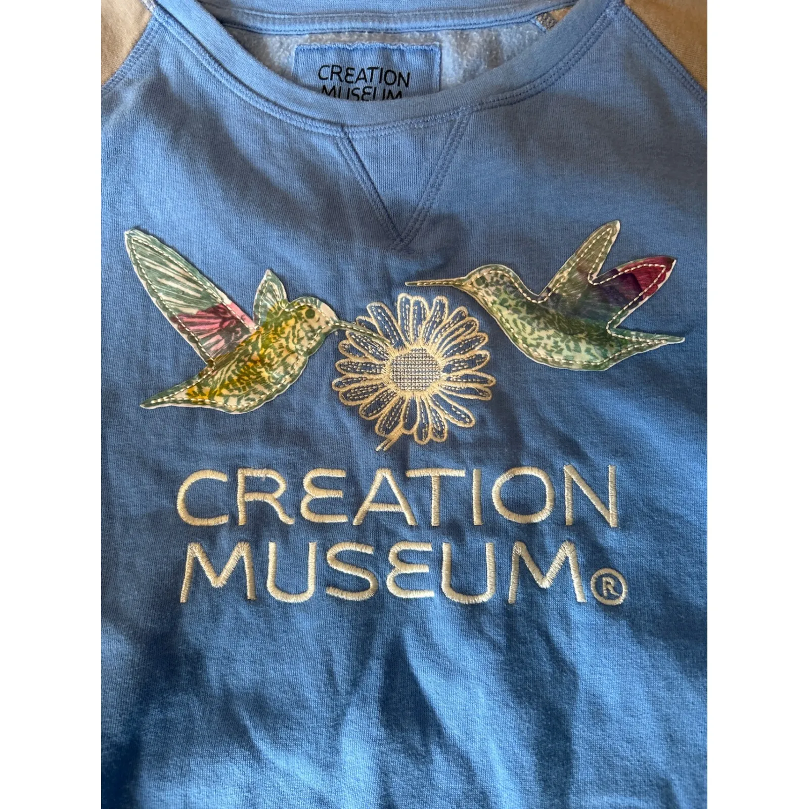 Creation Museum Sweatshirt Blue Grey Hummingbird Flower Embroidered Crewneck 3XL Size undefined - Image 2