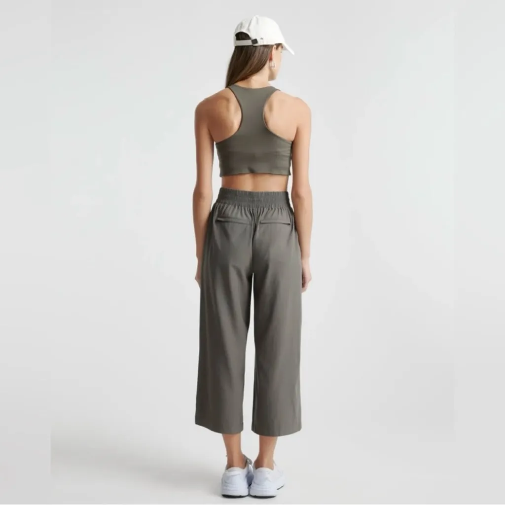 Quince Women’s Medium Performance Tech Wide Leg Pants in Olive Crop Length Green - Image 9