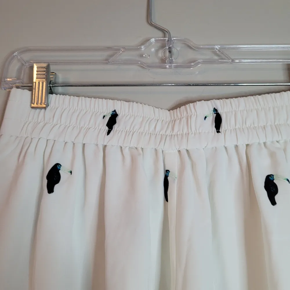 Loft Outlet White Toucan Print Shorts - Image 3