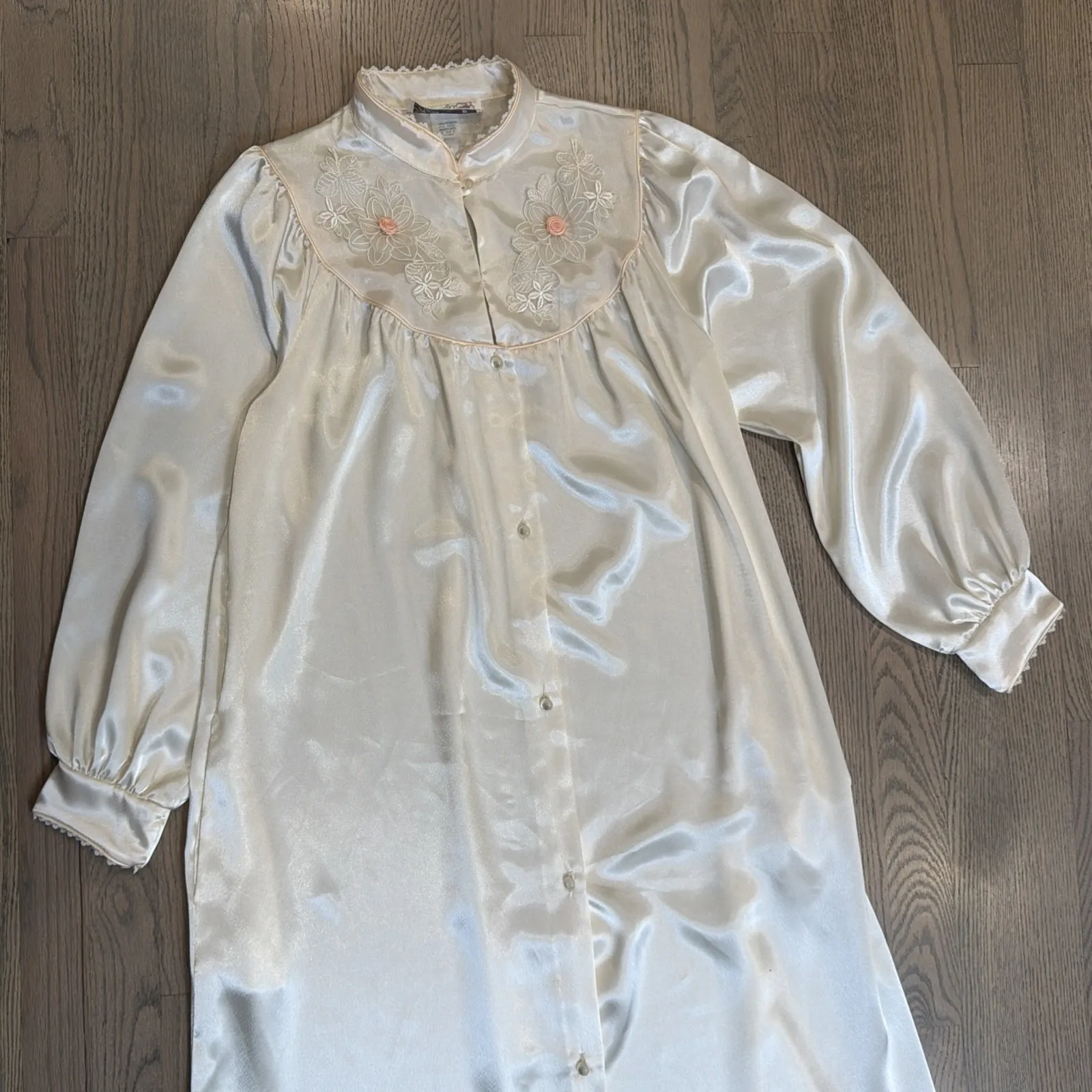 Vtg Sincerely Natalie Robe Maxi Button Down Pockets Ivory Satin Lace Size Small - Image 2