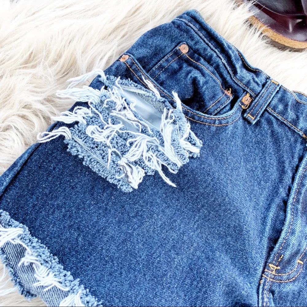 Jordache Vintage Distressed Denim Cutoff Shorts 28 - Image 2