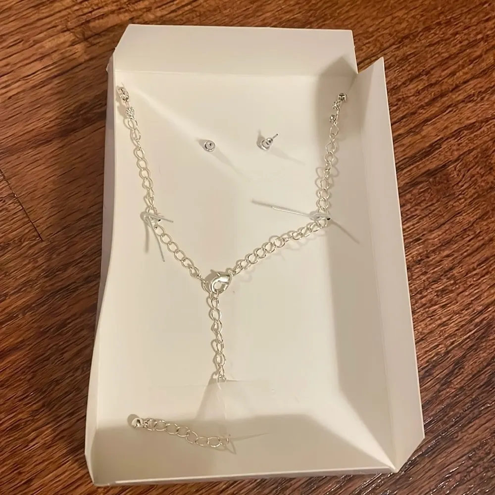 Jaclyn Smith diamond look silver necklace and earrings jewelry Coord set New - Image 4