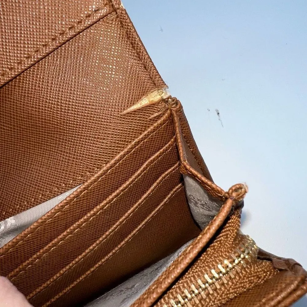 Michael Kors Jet Set Slim Flap Wallet Vanilla Monogram  Leather - Image 6