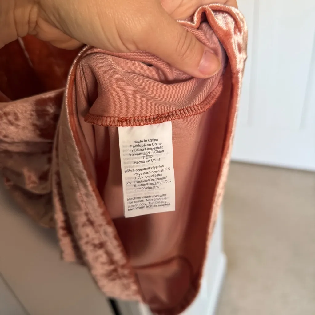 Maxwell crushed Velvet Short Sleeve Dress Pink Tie Back - Image 4