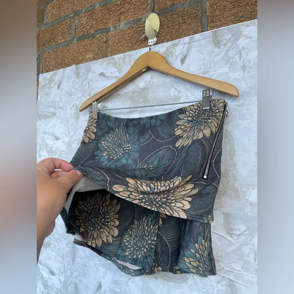 AVERIE Crop Top And Skort Set Nori Dandelions Print On Black size XXL Green - Image 7