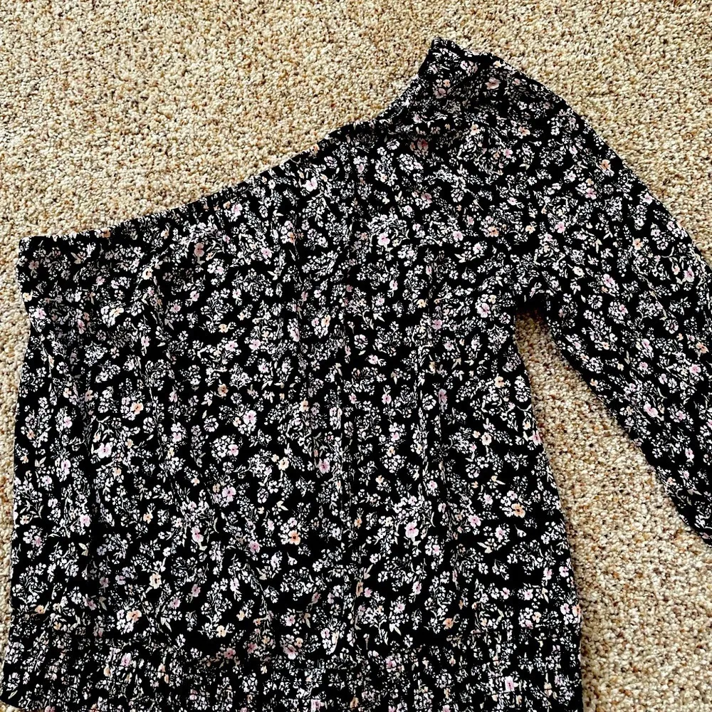 Hippie Rose One Shoulder Cropped Drapey Blouse Size S NWT - Image 4