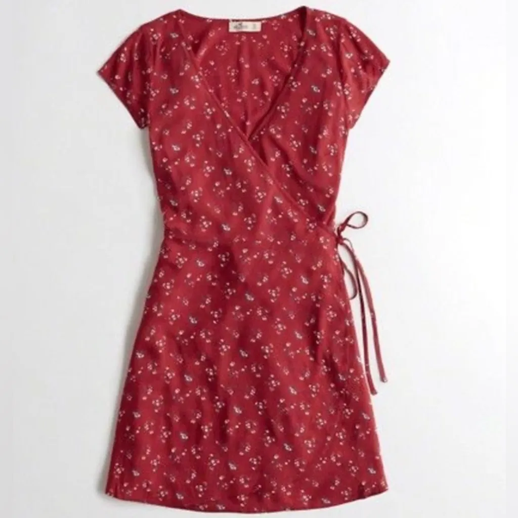 Hollister Red ditsy floral wrap dress - Image 5