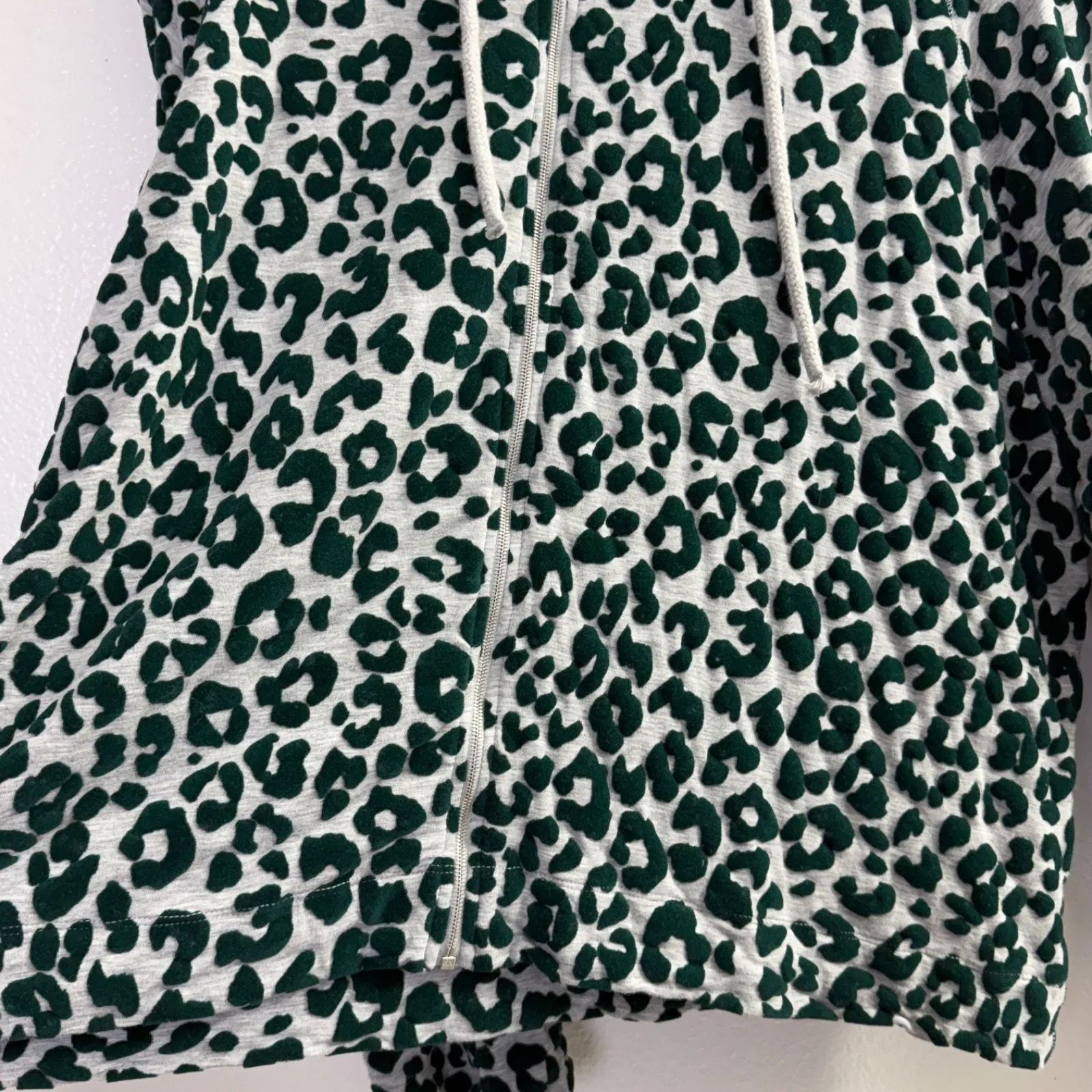 Majestic Filatures Deluxe Teeshirt Velvet Hoodie Womens Size 3 M Green Leopard Gray Size M - Image 3