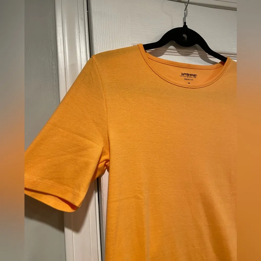 NWOT J. Crew Size M Perfect Fit Tee Shirt Short Sleeve Cotton Crew Orange - Image 4