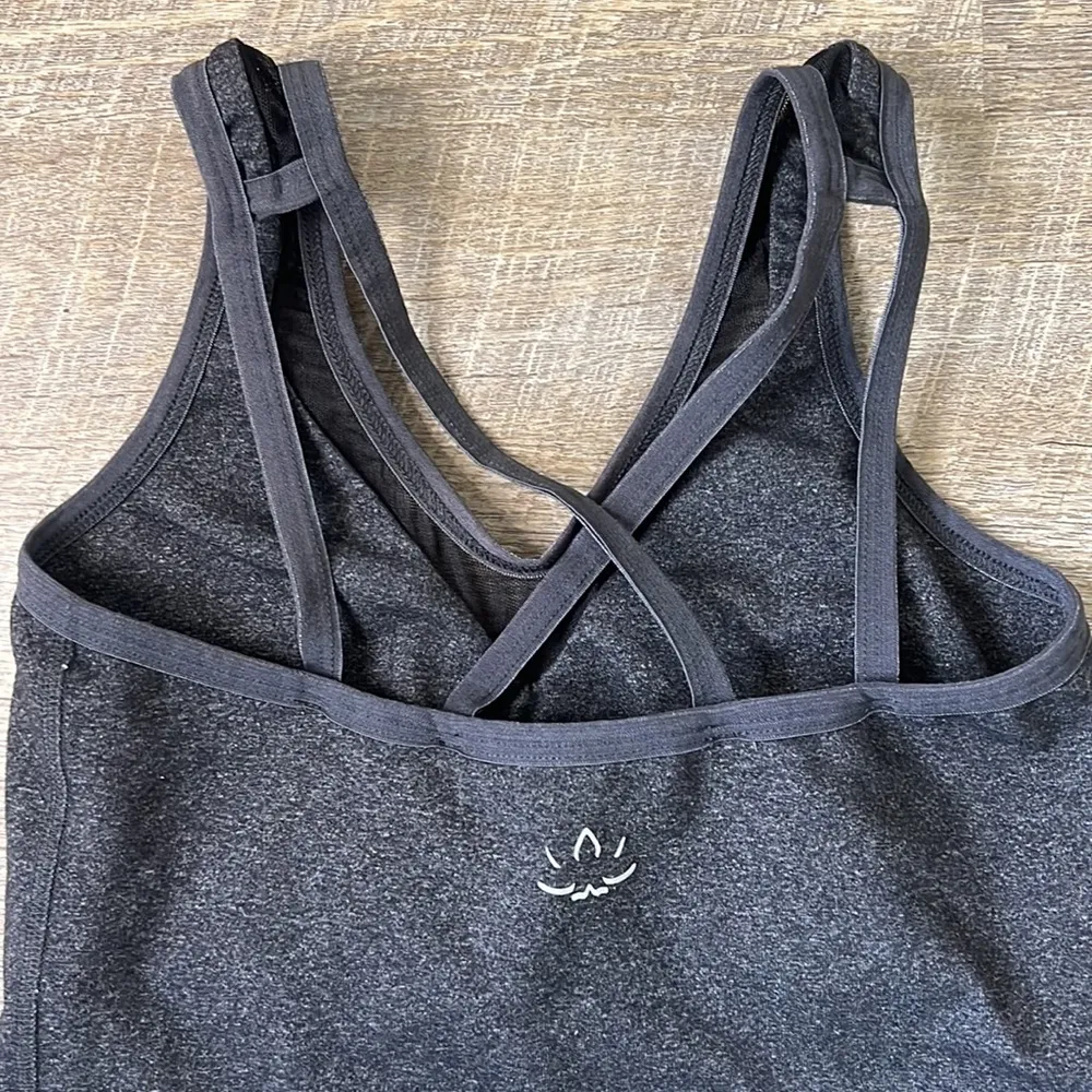 Beyond Yoga Grey Mesh Tank Top w / Built in Bra Size Small - Image 6