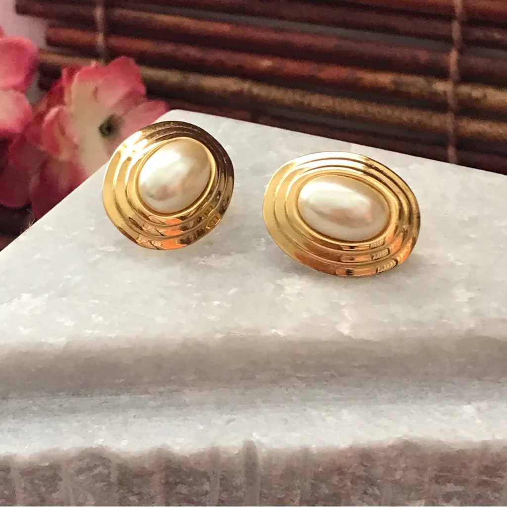 Napier Screwback Vintage Faux Pearl Gold Tone Earrings - Image 2