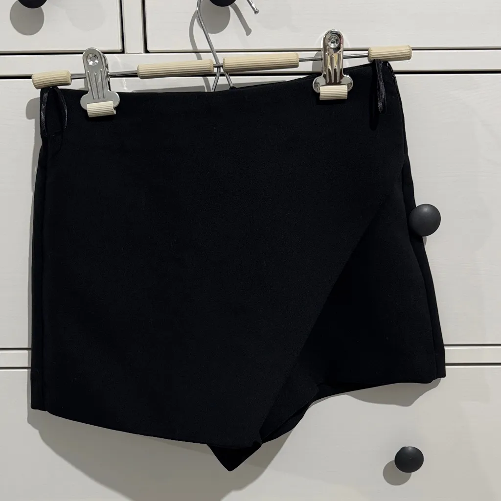 ZARA  High Waist Black Women's Shorts - Image 3