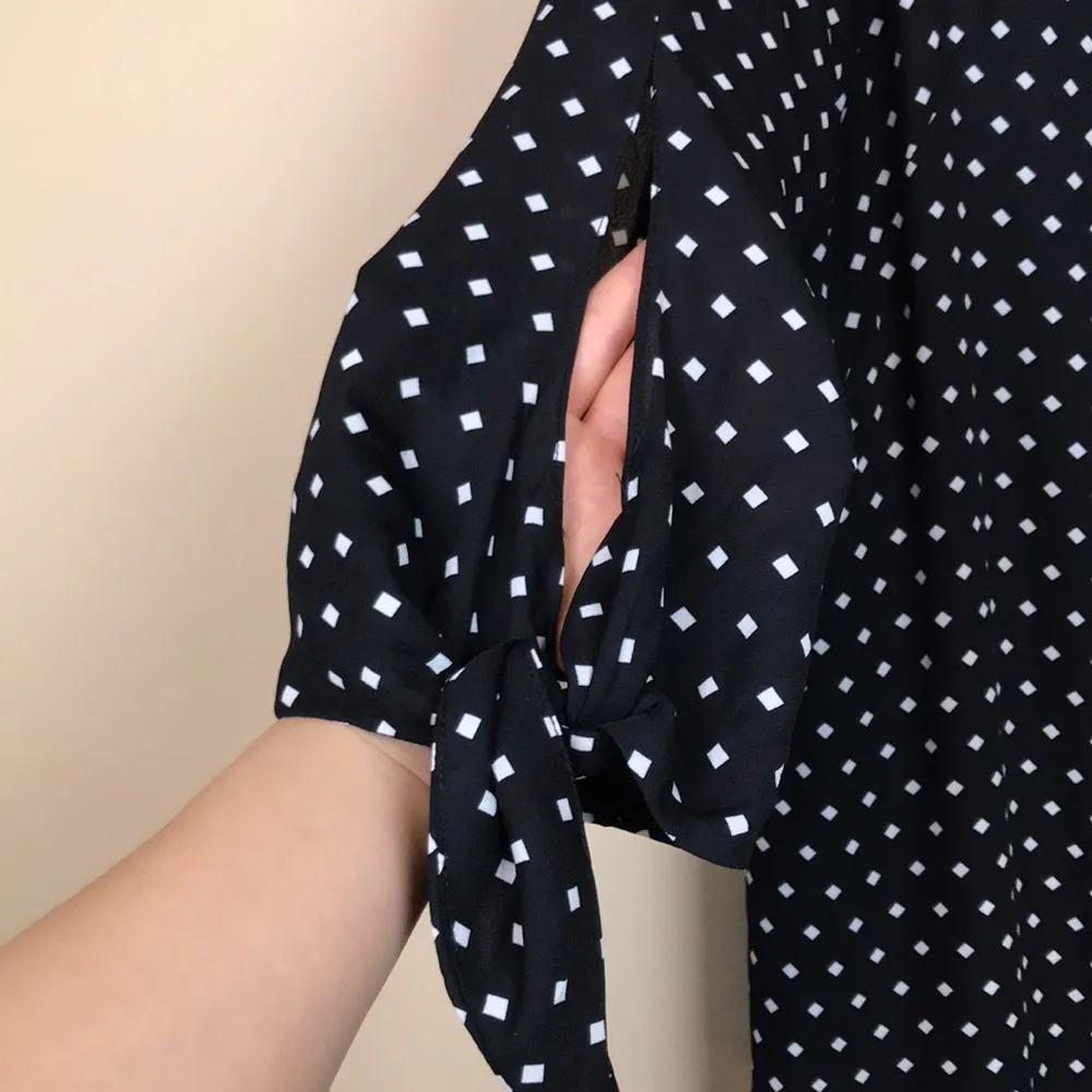 Tahari Women’s Diamond Pattern Black White Keyhole Tie Long Sleeve Shift Dress - Image 4