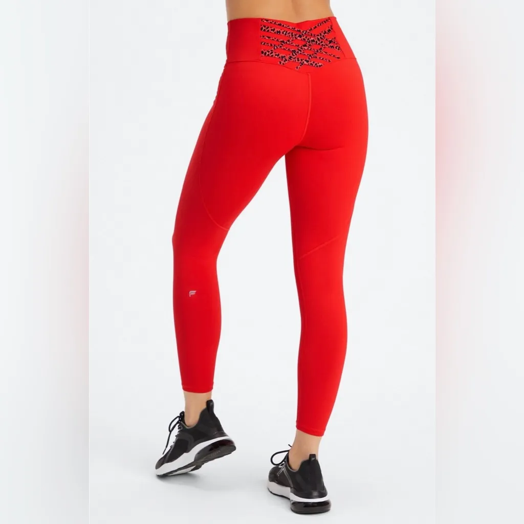 NWOT Fabletics Electric Cherry Mini Leopard Print Hi-Rise 6/8 Leggings SIZE L - Image 3